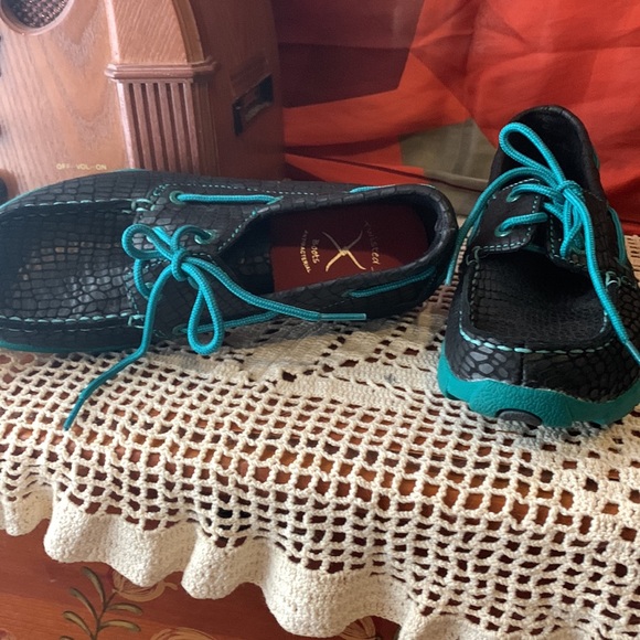 Twisted x boat shoes in black with turquoise accents - Picture 2 of 5